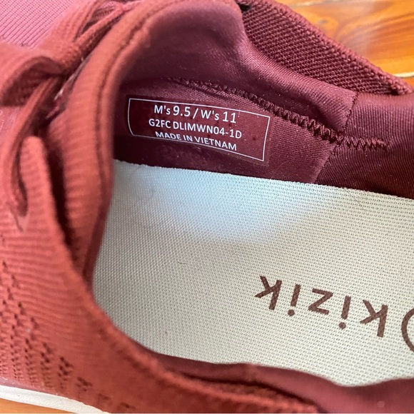 Women Kizik Lima Merlot Step in Sneakers Size 11 Women & Size 9.5 Men’s NWOB